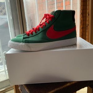 Nearly new custom Nike by You sneakers size 8.5